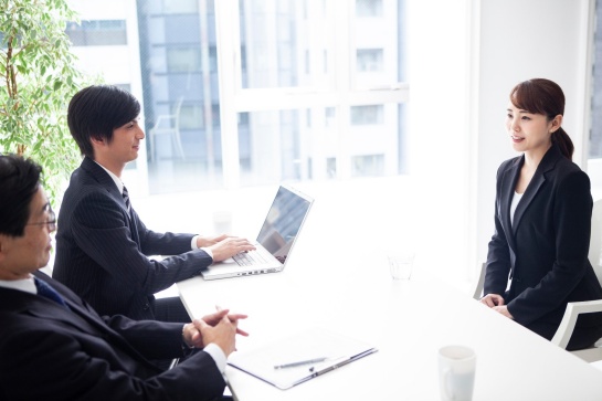 面接「ほかに受けている企業はあるか」の答え方は？意図や回答例も解説