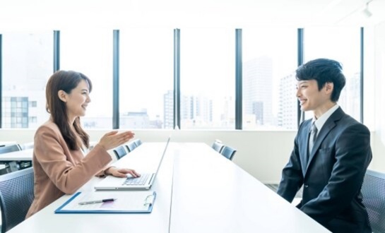 聞き上手な人の特徴とは？話の聞き方のコツや上手になるための方法