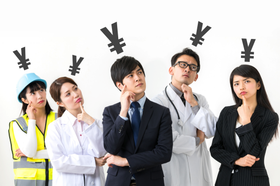 第二新卒で転職すると年収は上がるの？ 下がるの？年収を下げずに転職するコツも解説！